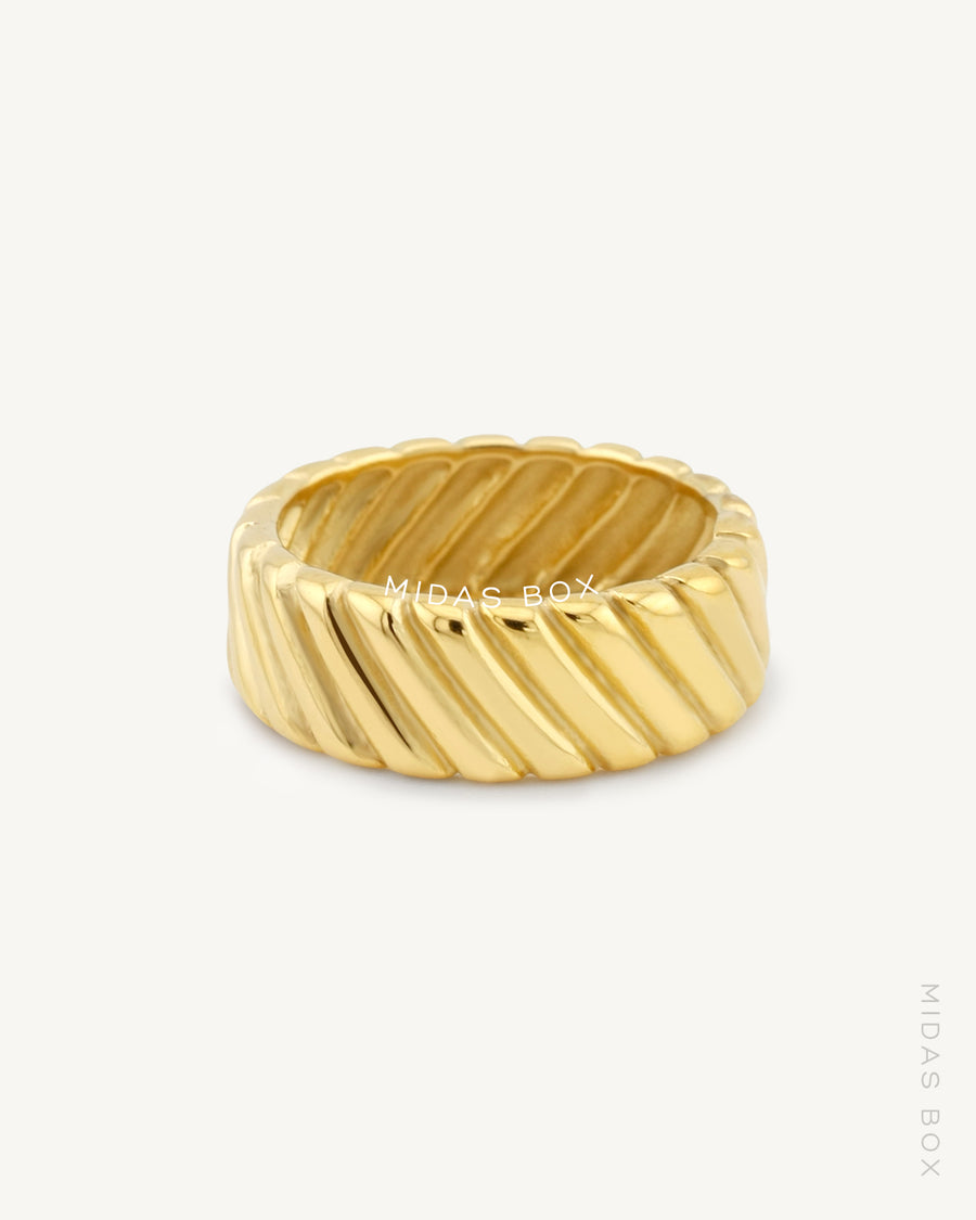 Ribbed Diagonal Ring