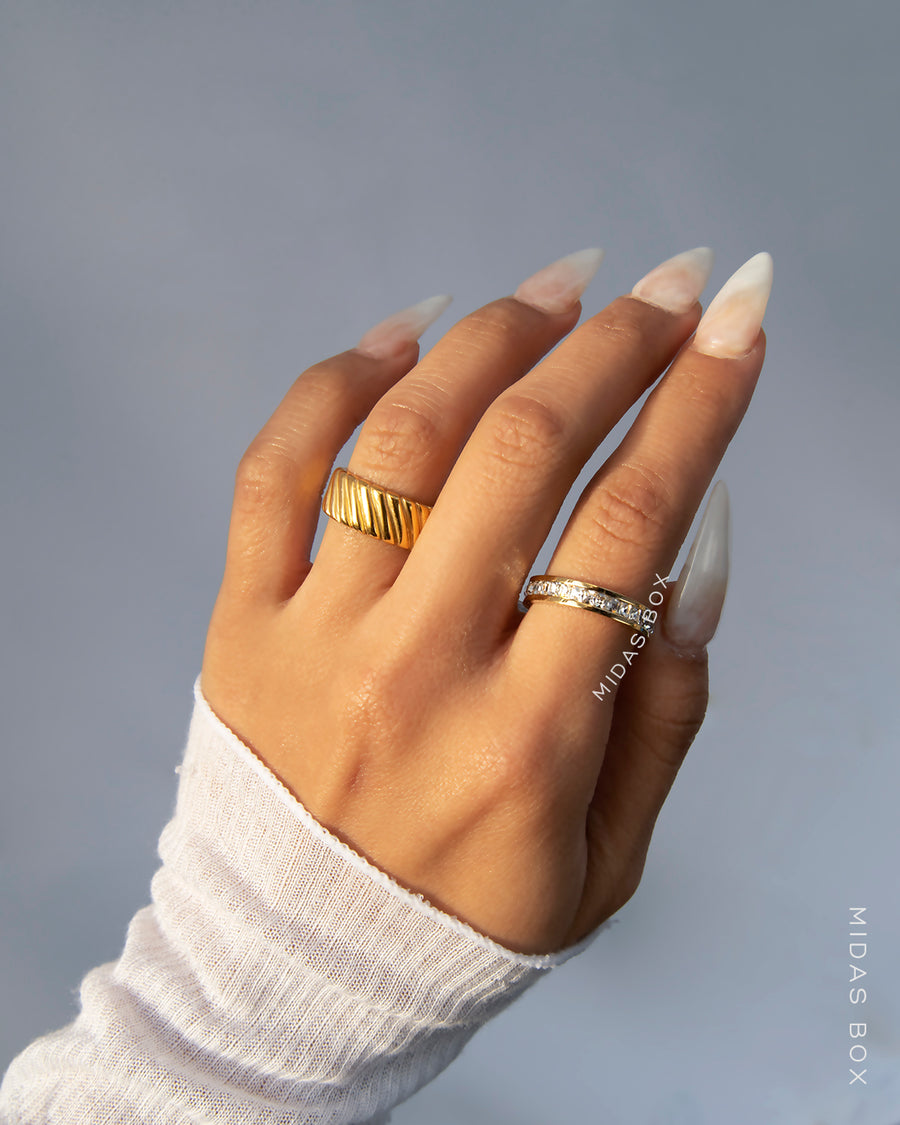 Ribbed Diagonal Ring